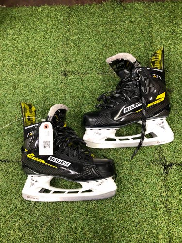 Intermediate Bauer Supreme M3 Hockey Skates Regular Width Size 5.5 (Used)