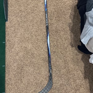 Intermediate Bauer Vapor FlyLite Right Handed Hockey Stick P92 (Used)