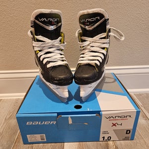 Bauer Vapor X4 Hockey Skates Regular Width- Junior/ Youth Size 1