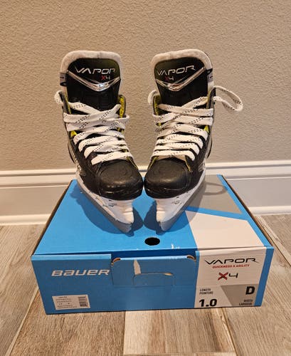 Bauer Vapor X4 Hockey Skates Regular Width- Junior/ Youth Size 1