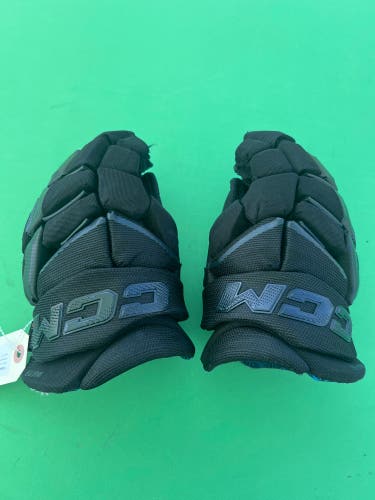 Black Junior CCM Jetspeed FT8 Pro Gloves 11"