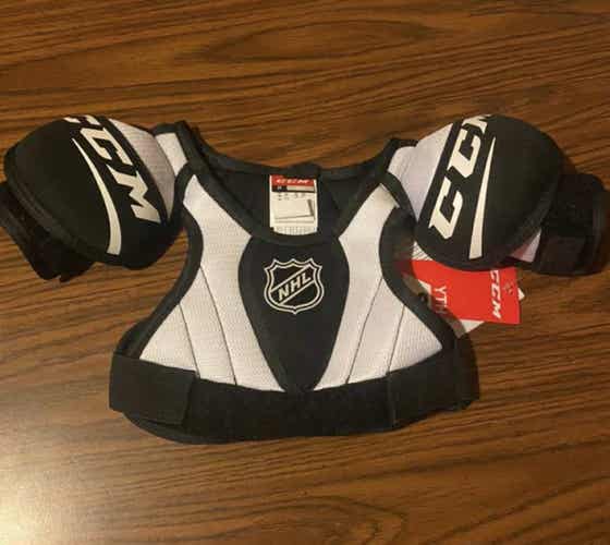 CCM Hockey 17k Youth Shoulder Pads, Size Youth Small
