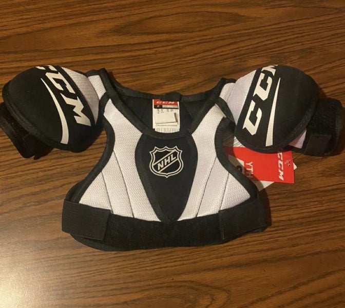 CCM Hockey 17k Youth Shoulder Pads, Size Youth Small