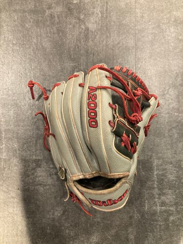 Wilson A2000 RH Infield Baseball Glove 11.5" (Used)