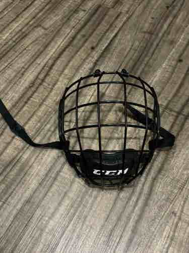 CCM FM 580 Hockey Facemask Cage Type B1, Size Senior Medium