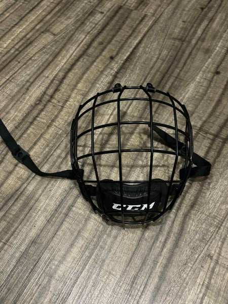 CCM FM 580 Hockey Facemask Cage Type B1, Size Senior Medium
