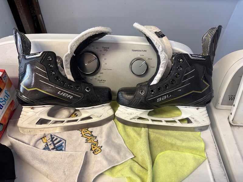 Bauer Supreme M40 Hockey Skates Regular Width Size 4 (Used)