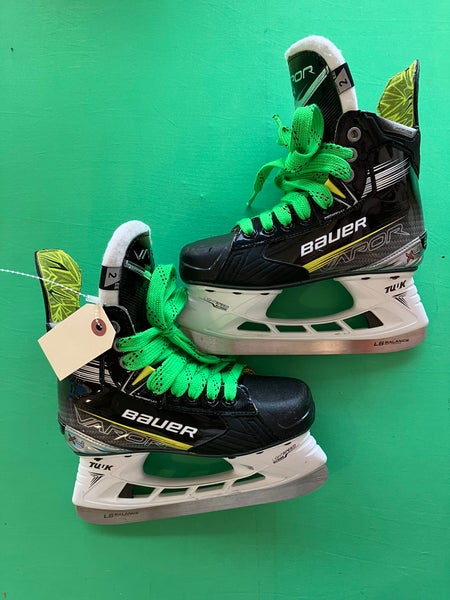 Junior Bauer Vapor X4 Hockey Skates Extra Wide Width Size 2 (Used)