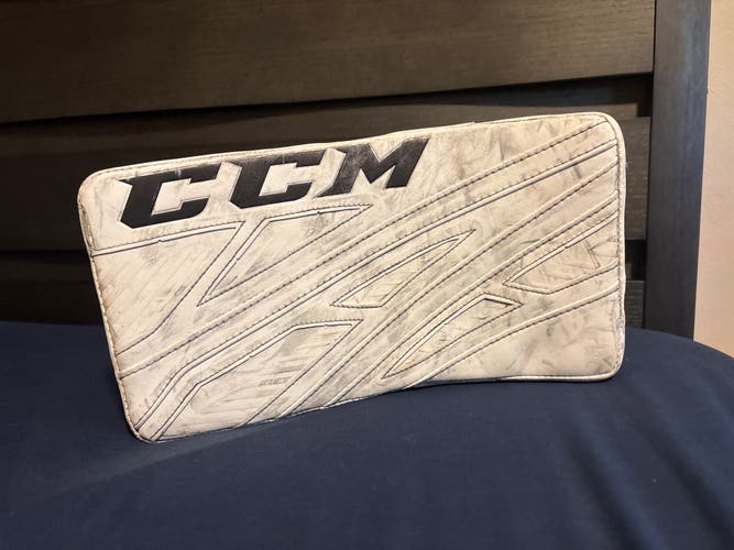 CCM Extreme Flex 4 Regular (Used)