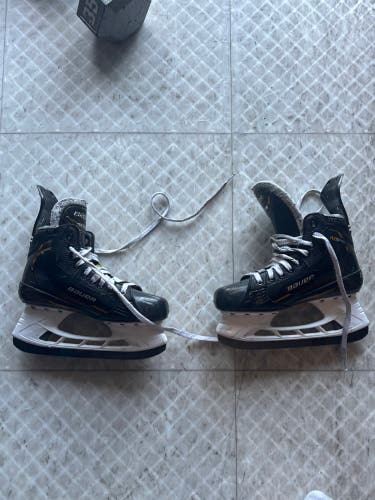 2024 Bauer Supreme M5 Pro Hockey Skates Narrow Width 6.5 Fit 1 (Used)