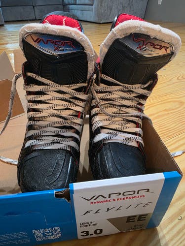 2024 Bauer Vapor 5x pro Hockey Skates Size 2.5 (Used)