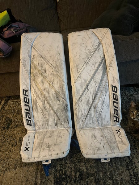 33" 2023 Bauer Vapor X5 Pro Goalie Leg Pads (Used)