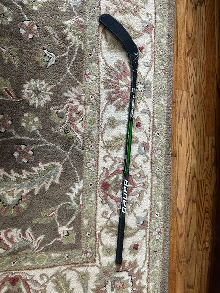 Youth Bauer Prodigy Right Handed Hockey Stick (Used)