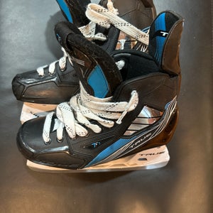 True TF7 Hockey Skates Regular Width Size 5 (Used)