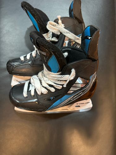 True TF7 Hockey Skates Regular Width Size 5 (Used)
