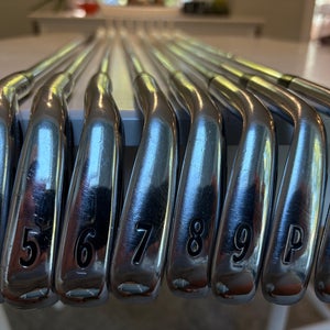 Titleist 714 AP2 Right Handed Iron Set (Used)