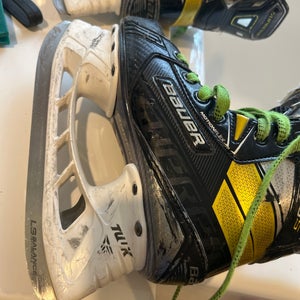 Bauer Supreme 3S Hockey Skates Regular Width Size D 1.5 (Used)