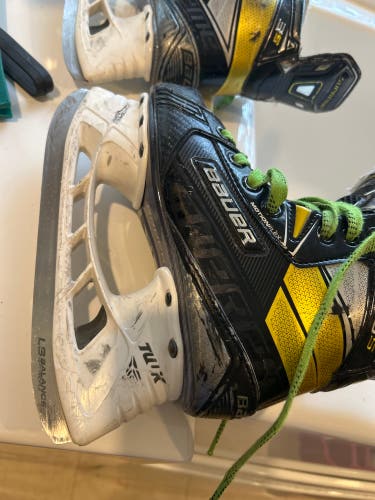 Bauer Supreme 3S Hockey Skates Regular Width Size D 1.5 (Used)