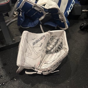 Senior Bauer Supreme One70 Regular Goalie Glove (Used)