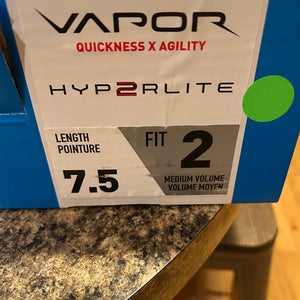 Bauer Vapor Hyperlite 2 Hockey Skates 7.5 (Used)