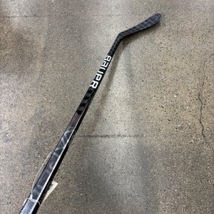 Senior Bauer Vapor Hyperlite Hockey Stick Right Handed Pro Stock 60"