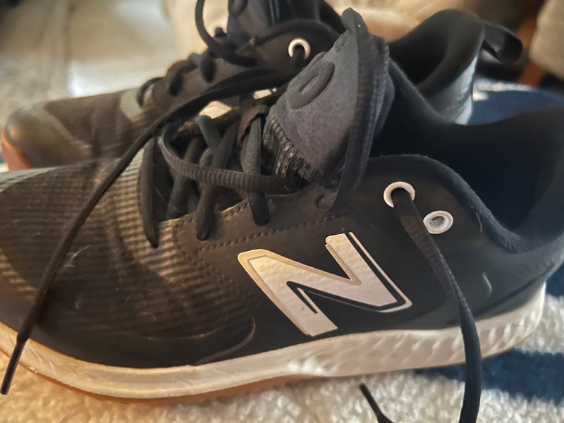 Black Men's Size M 6.5 (W 7.5) Adult New Balance 3000v6 Low Top Turf Cleats (Used)