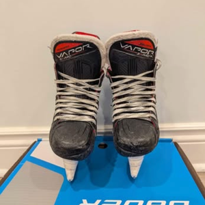 Bauer Hockey Skates Regular Width Size 1.5 (Used)
