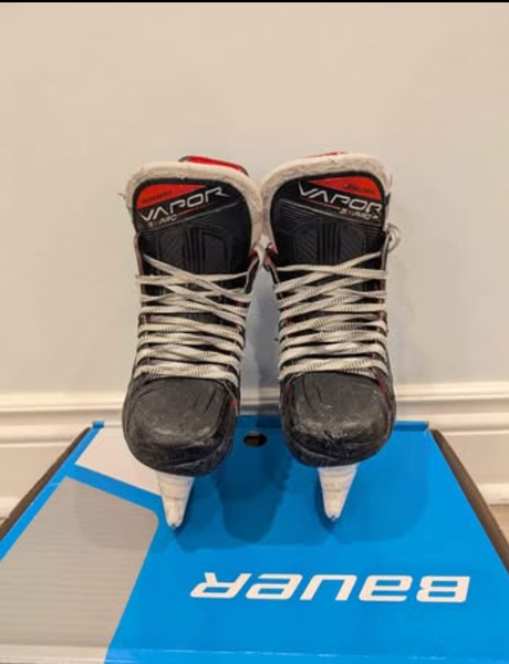 Bauer Hockey Skates Regular Width Size 1.5 (Used)