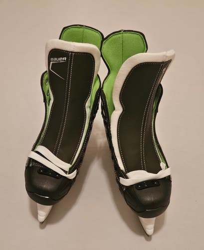 Bauer XLS Hockey Skates Youth/ Junior Size 2- Regular- New