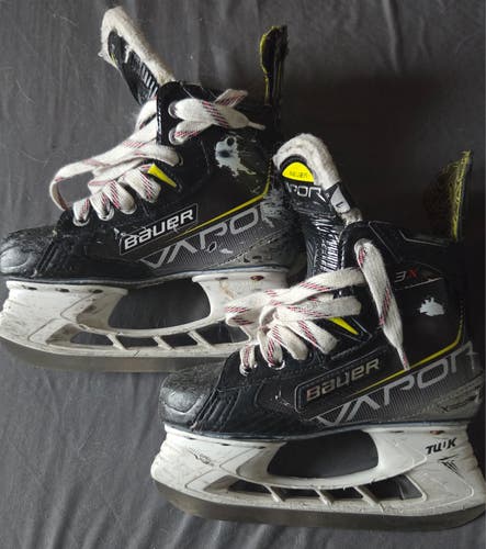 Bauer Vapor 3X Hockey Skates Regular Width Size 1 (Used)