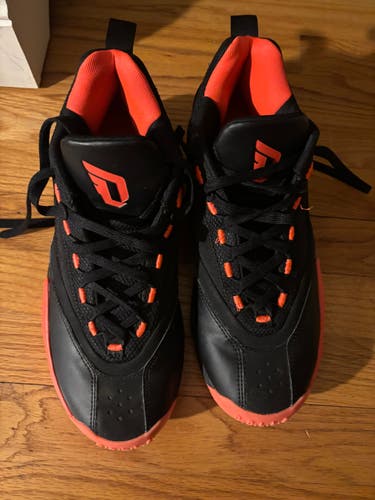 Men's Size M 9.0 (W 10.0) Adidas Shoes (Used)