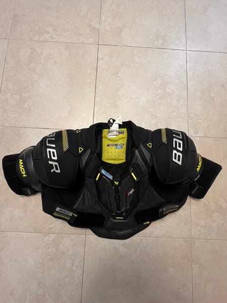Men's Medium Senior Bauer Supreme Mach Shoulder Pads (New)