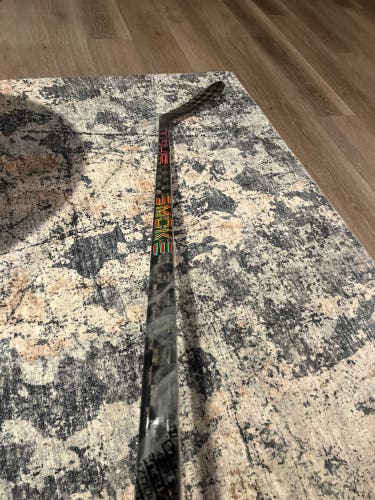 Intermediate True HZRDUS Smoke Right Handed Hockey Stick P28 (New)
