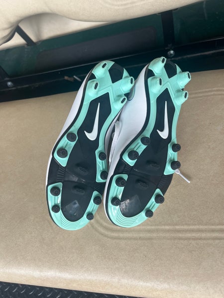Women's Size M 7.5 (W 8.5) Nike Cleats (Used)