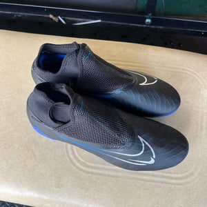 Size M 9.0 (W 10.0) Nike Cleats
