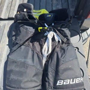 Junior Medium Bauer Supreme 3S Pro Hockey Pants (Used)