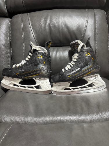 Bauer Supreme M5 Pro Hockey Skates Regular Width Size 5 (Used)