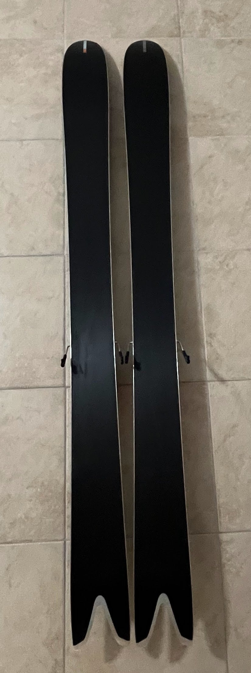 Season Equipment Forma 183cm Skis with Cast Pivot 15/14 bindings