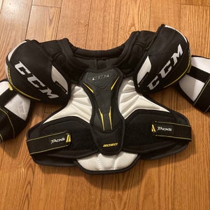 Men's Medium Junior CCM Tacks 9060 Shoulder Pads (Used)