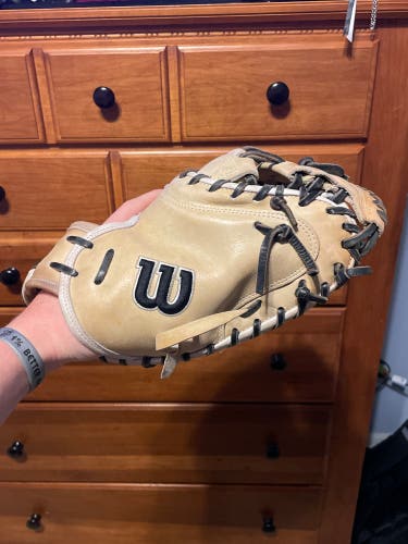 2023 Wilson A2000 RH Catcher's Baseball Glove 33" (Used)