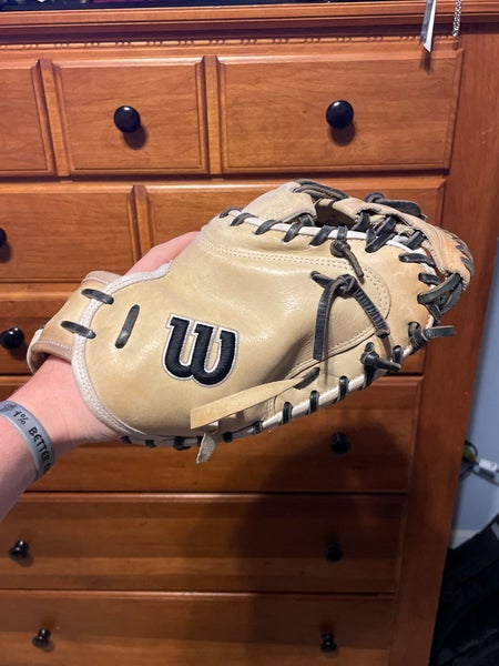 2023 Wilson A2000 RH Catcher's Baseball Glove 33" (Used)