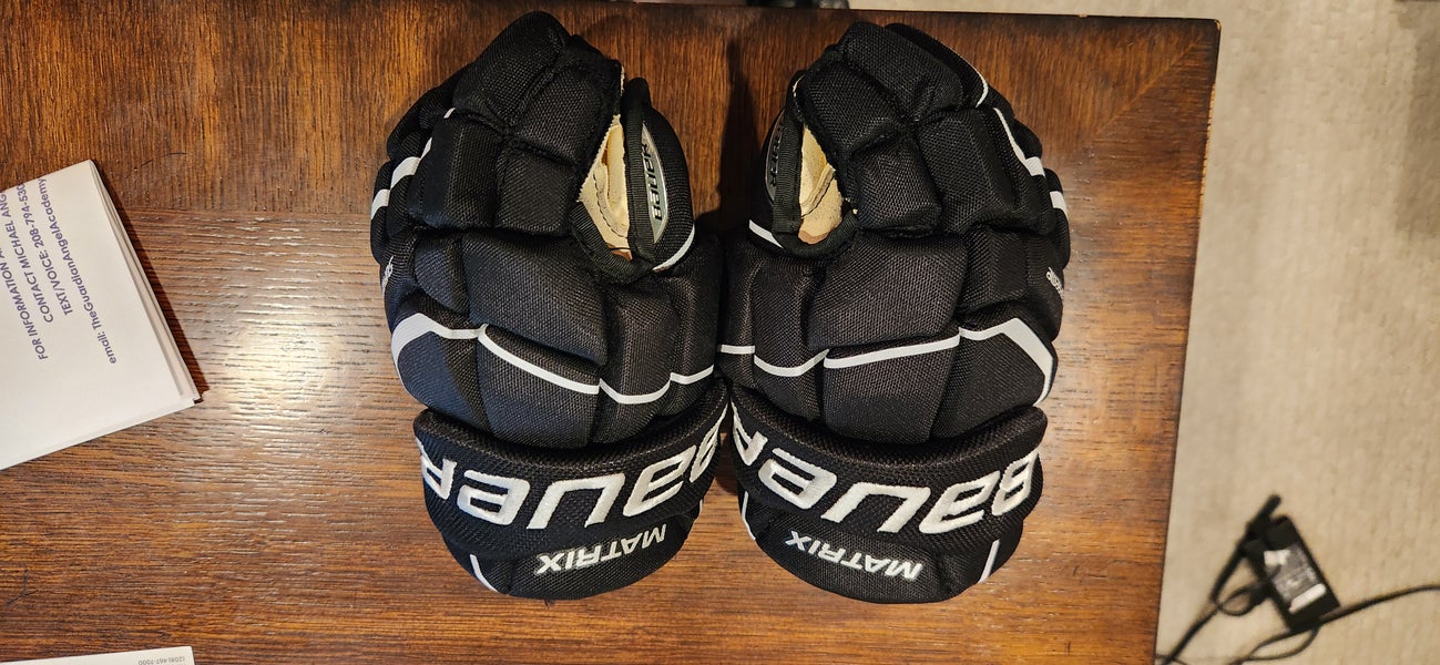 Bauer Supreme Matrix Gloves