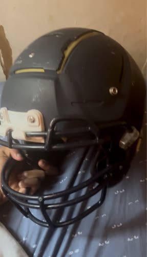 Extra Large Adult Schutt F7 Helmet (Used)