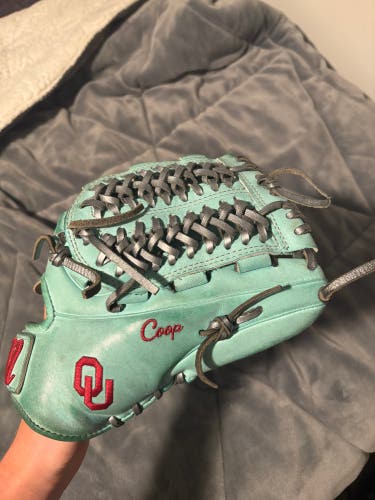 Marucci Capitol Series RH Pitcher's Baseball Glove 11.75" (Used)