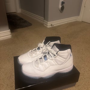 Men's Size M 12.0 (W 13.0) Jordan Shoes (Used)