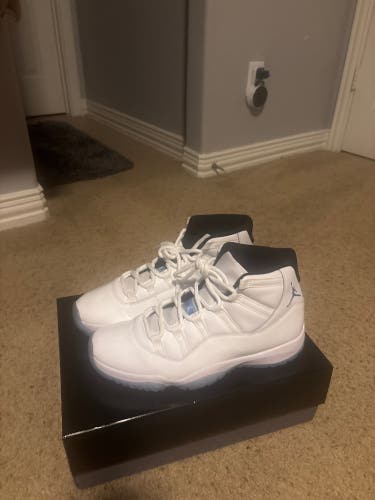 Men's Size M 12.0 (W 13.0) Jordan Shoes (Used)