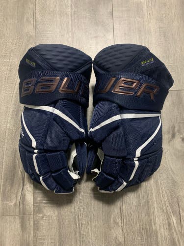 Like New Bauer Vapor Hyperlite Gloves 14" (Used)f………
