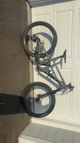 Unisex 2022 Trek Madone Road Bike 14" (New)