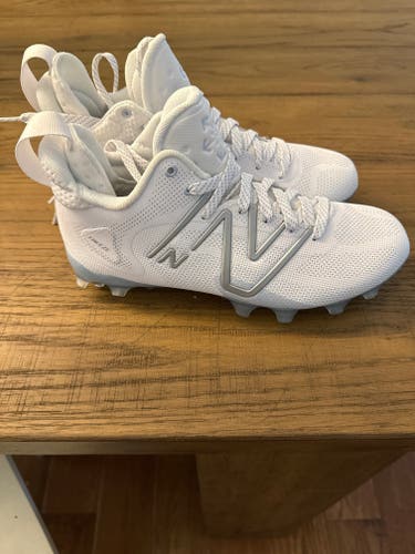 White Men's Size M 7.5 (W 8.5) Adult New Balance Mid Top Molded Cleats (New)