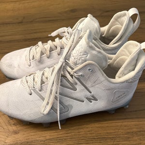 White Men's Size M 12.5 (W 13.5) Adult New Balance Mid Top Molded Cleats (Used)